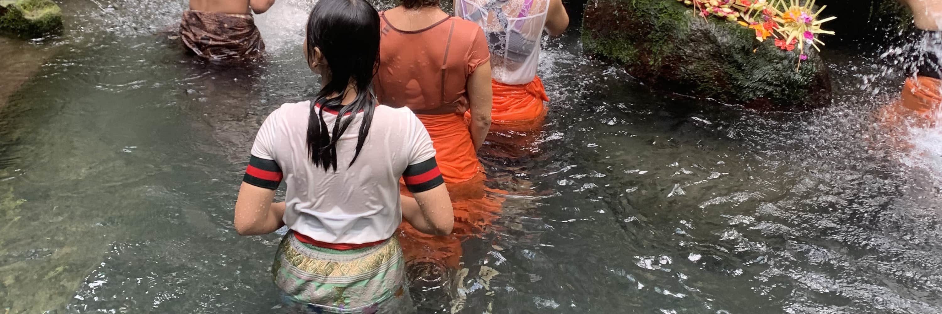 參加這趟3小時的淨化心靈 (Melukat) 體驗,從參觀孟格寧寺 (Mengening Temple) 到參與淨化儀式,讓您深入了解峇里島文化,獲得精神上的平靜與豐富。 參加這趟3小時的淨化心靈 (Melukat) 體驗,從參觀孟格寧寺 (Mengening Temple) 到參與淨化儀式,讓您深入了解峇里島文化,獲得精神上的平靜與豐富。