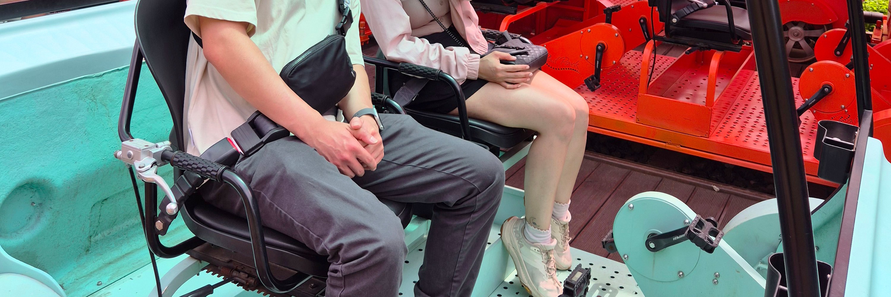 沿著古老的火車軌道享受輕鬆的旅程，欣賞河流、森林和山脈的壯麗景色。非常適合情侶、朋友和家人。