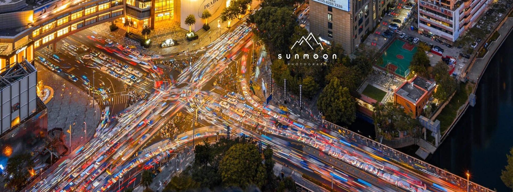 At sunset in Shenzhen CBD, skyscrapers and cars dance together, showing the prosperity of the city