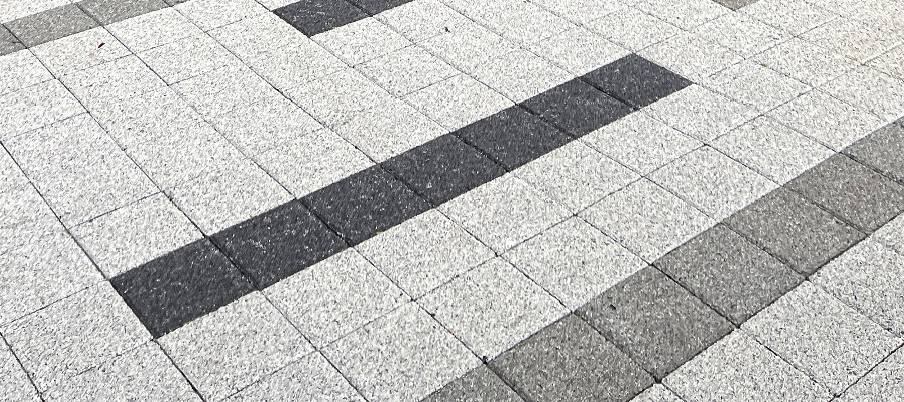 造訪位於首爾最著名區域之一——龍山區核心地帶的 HYBE 大樓。