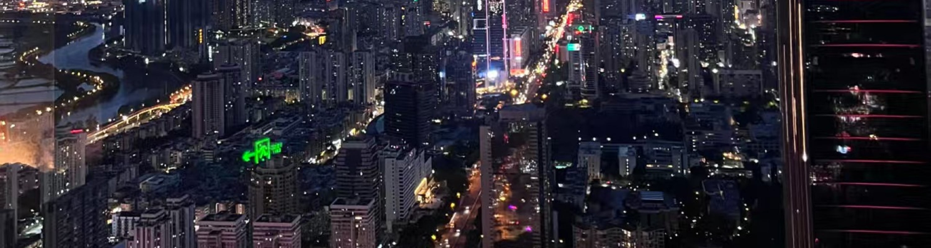 When Shenzhen Diwang Building was completed, it was awarded the title of the tallest building in Asia. It is also the first steel-structured high-rise building in China, bearing the mark of Shenzhen's past glory and rapid development.