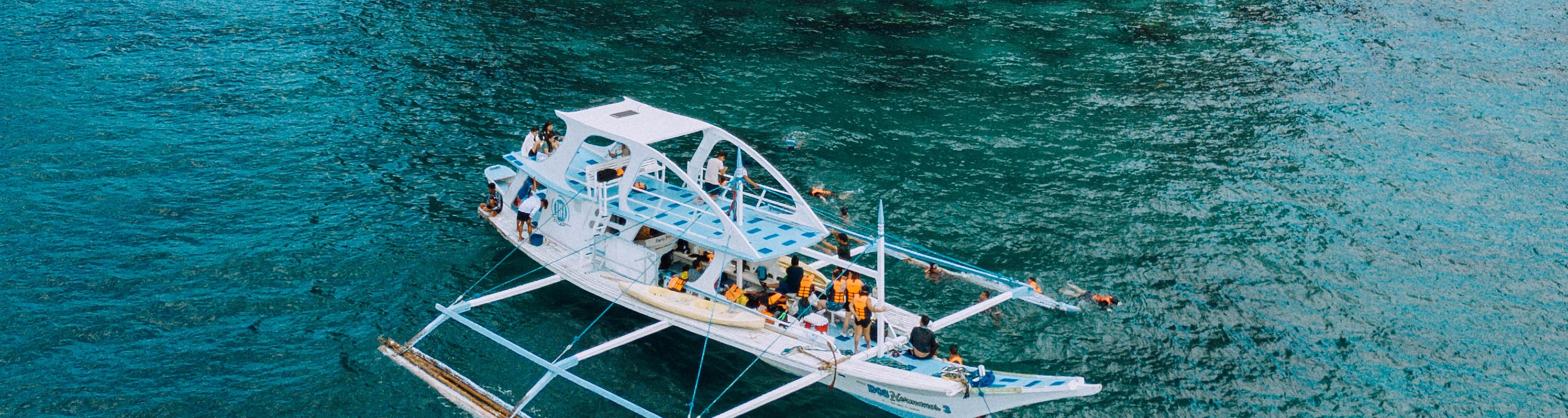 清水島是愛妮島A線跳島遊最受歡迎的浮潛點之一，您可在此探索色彩斑斕的珊瑚礁和豐富的海洋生物。