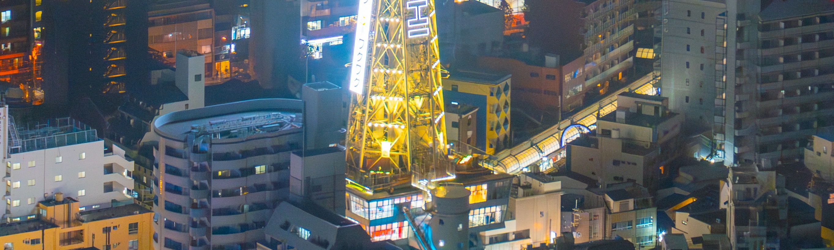 hiroshi_gosee：
「日落後的通天閣景色就是不一樣，預訂關西樂享周遊券豪華版，輕鬆暢遊！」