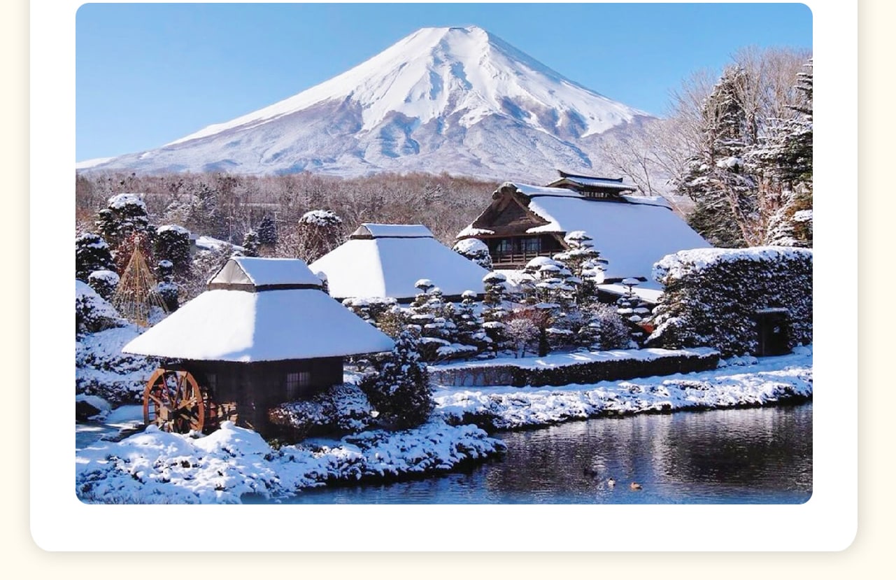 忍野八海是日本山梨縣的一個著名觀光景點,位於富士山腳下。由八個清澈的湧泉組成,這些湧泉是富士山融雪經過地層過濾後形成的淡水泉。忍野八海不僅因其自然美景而聞名,還因其宗教意義而備受尊敬,自古以來被視為富士山修驗的靈場。 忍野八海是日本山梨縣的一個著名觀光景點,位於富士山腳下。由八個清澈的湧泉組成,這些湧泉是富士山融雪經過地層過濾後形成的淡水泉。忍野八海不僅因其自然美景而聞名,還因其宗教意義而備受尊敬,自古以來被視為富士山修驗的靈場。