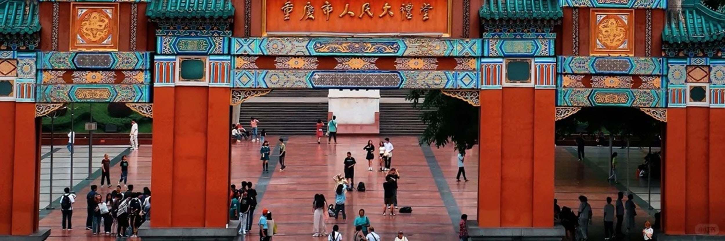 魔幻重慶&渝東南秘境奇遇5日遊（武隆天生三橋+洪崖洞+仙女山+賽博城市+長江索道+溫泉體驗+贈春晚《印象武隆》節目+列車穿樓+江景火鍋）