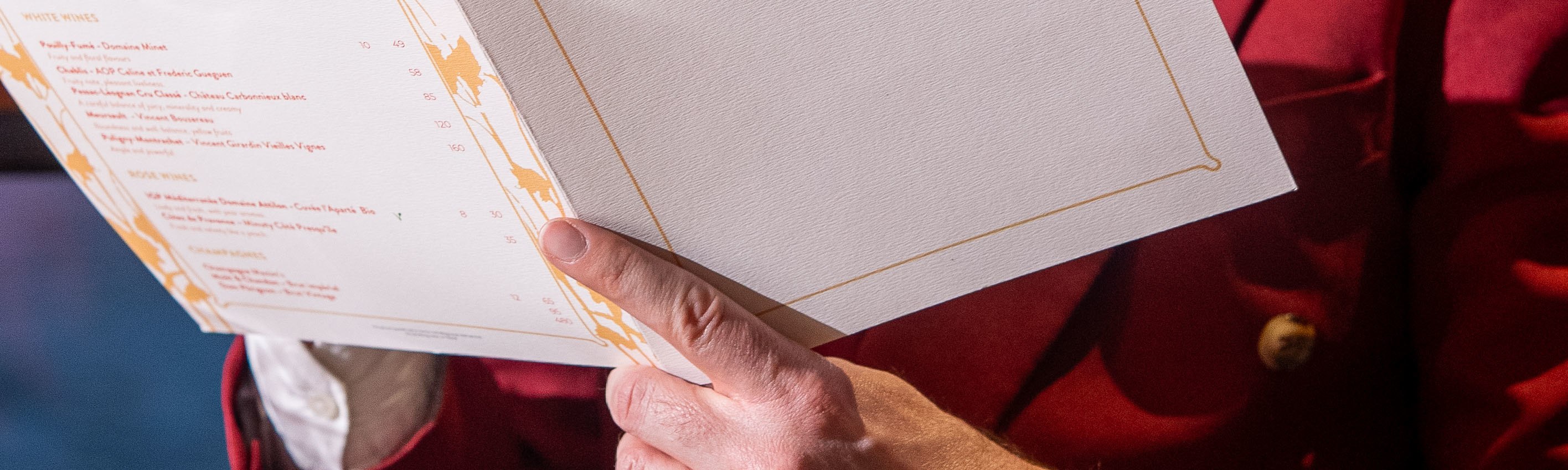 瀏覽 Maxim's sur Seine 獨家菜單，準備開啟一場精緻難忘的用餐之旅。