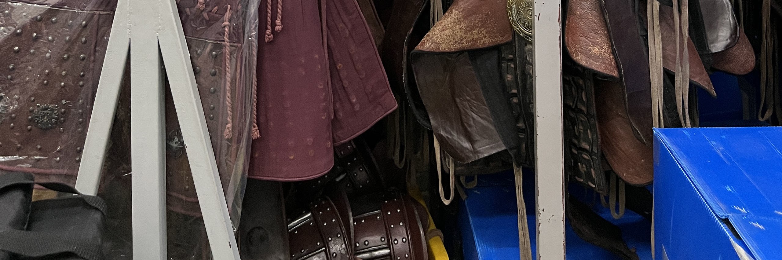 參觀存放MBC所有節目服裝和配飾的儲藏空間。