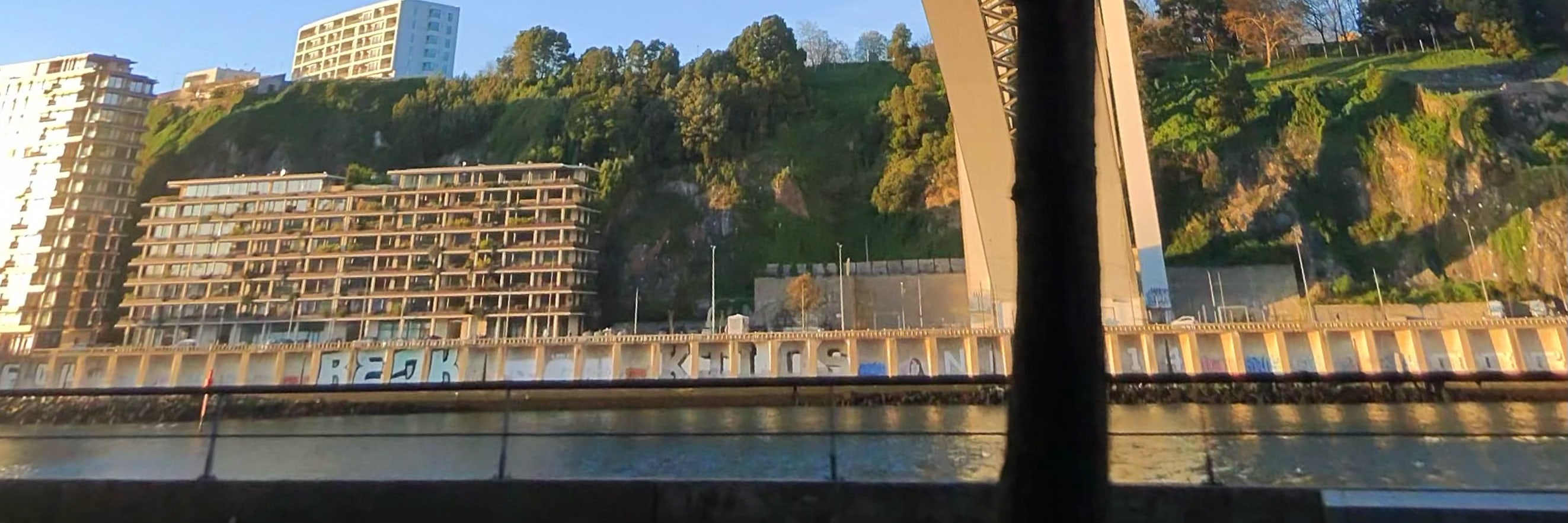 Vista Arrabida bridge from Gaia
