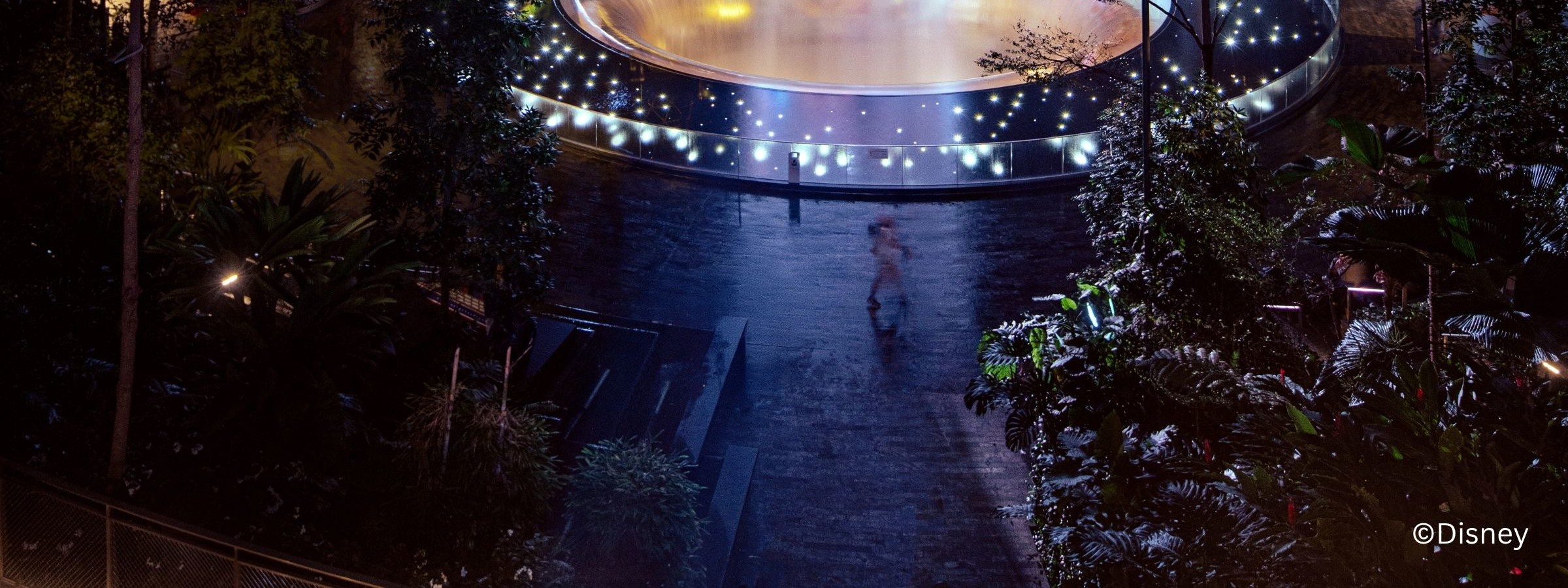 名為“冒險魔力”的全新燈光音樂秀將標誌性的星耀樟宜雨漩渦（Jewel Rain Vortex）打造成一個璀璨奪目的舞臺