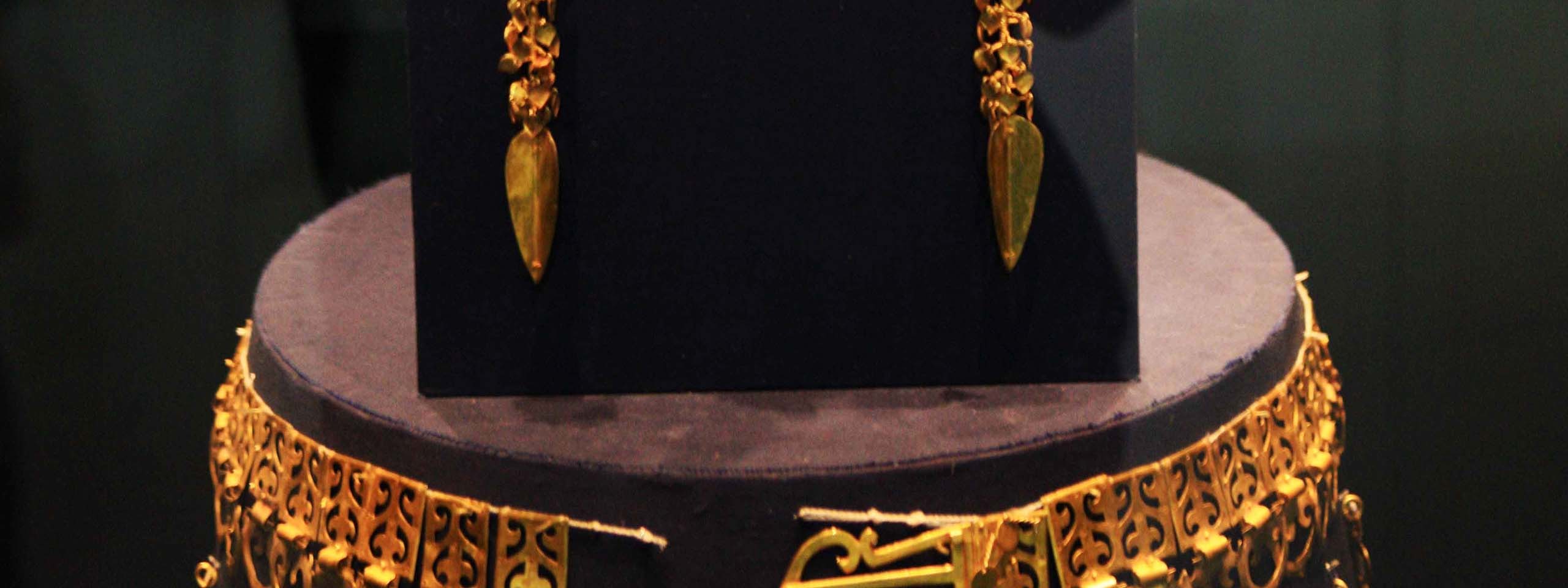 慶州國立博物館珍藏著新羅王國無價的文物，包括黃金王冠和佛教聖物。博物館生動地講述了慶州輝煌的歷史。