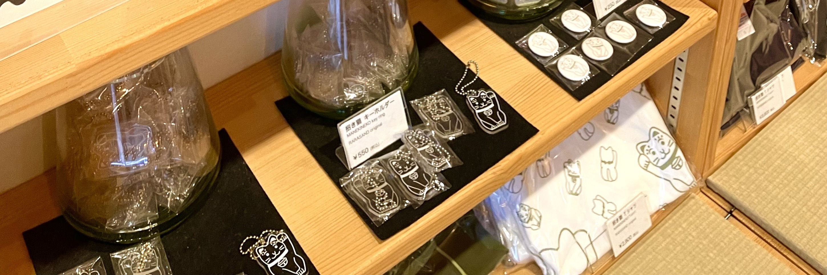 Cat-themed item store