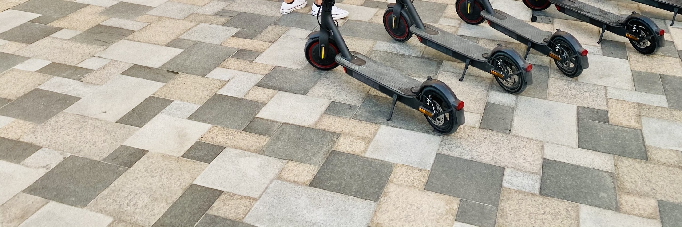 迪拜碼頭、藍水島和JBR電動滑板車導覽遊