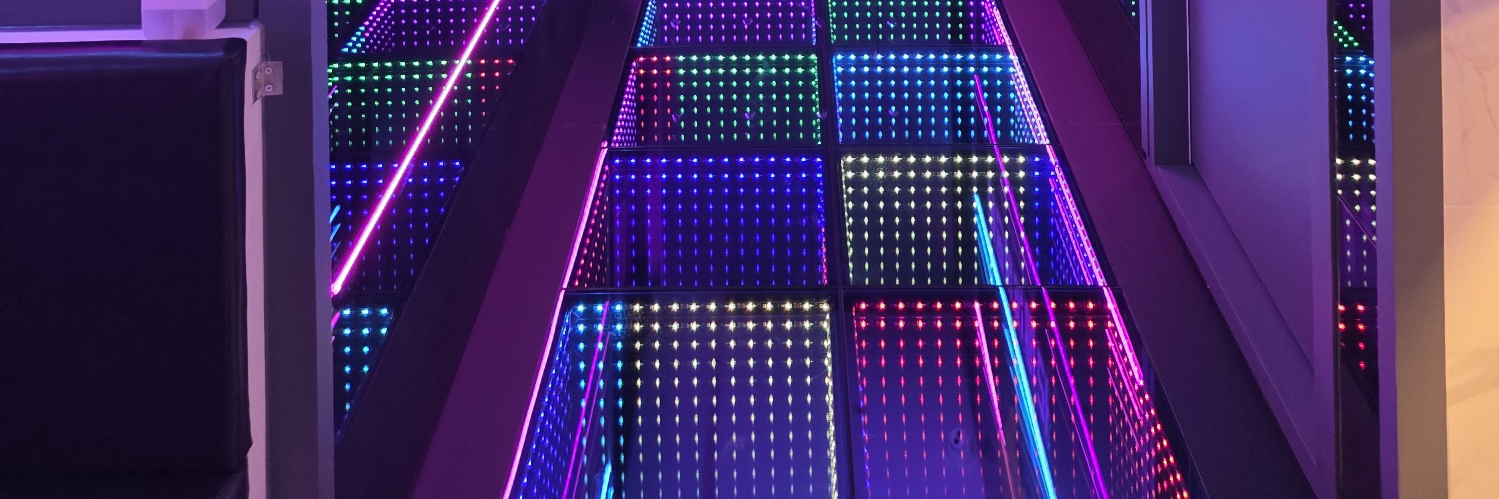 Seoul Hongdae LED Stepping & Wall Touch Game Battle Experience - Thumbnail 10