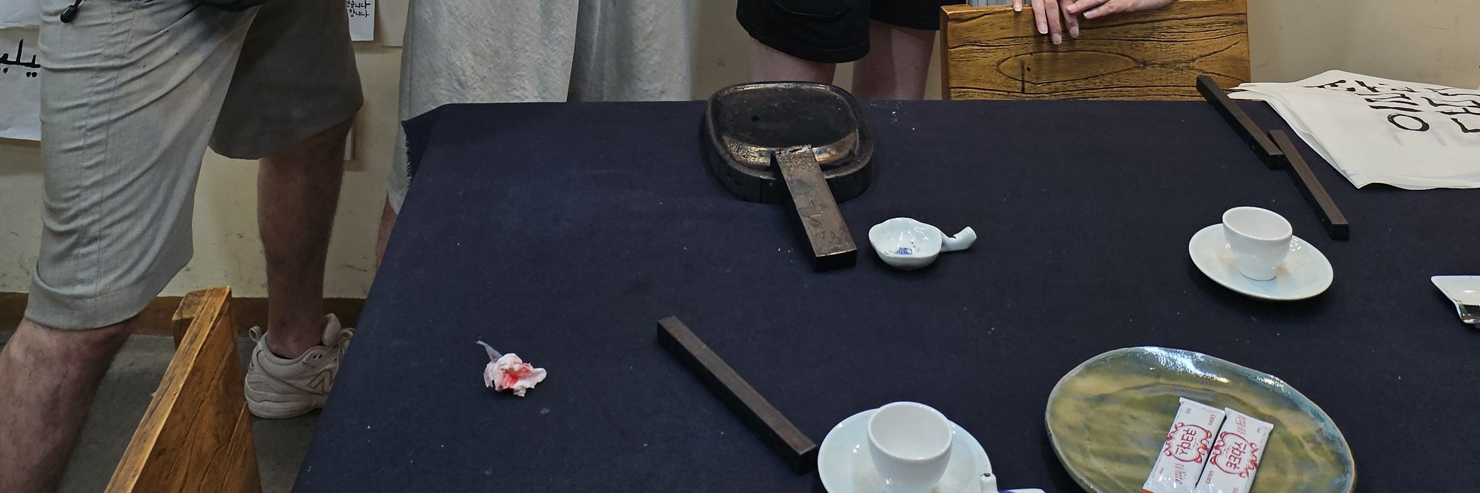 在首爾仁寺洞製作專屬書法捲軸