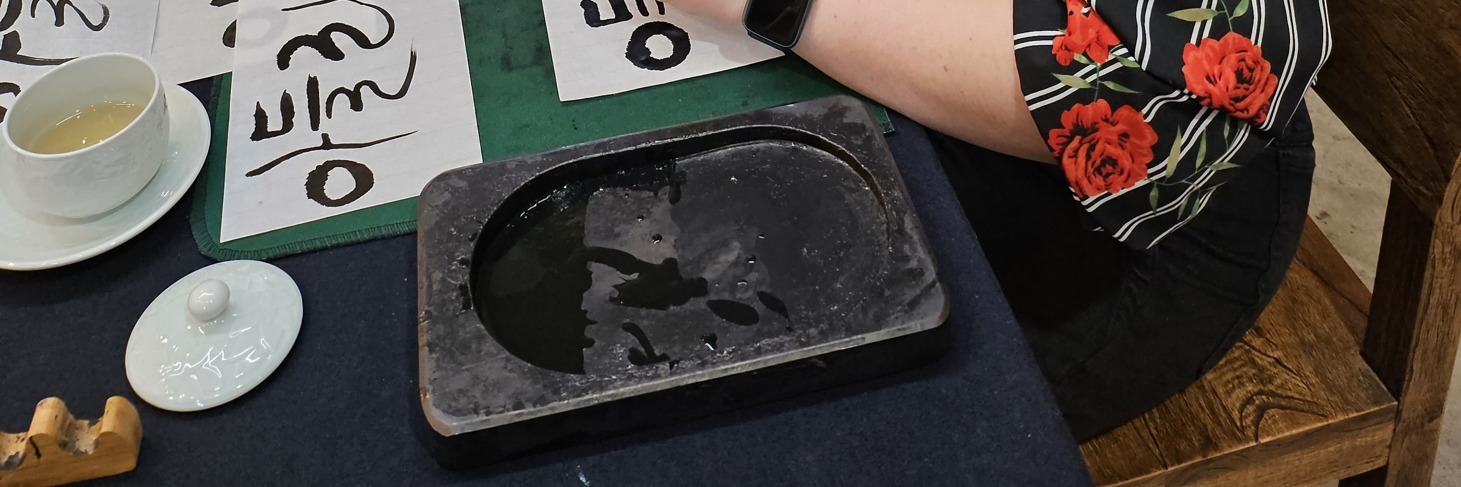 Make a T-shirt with your name in Hangul  in Insadong  Seoul