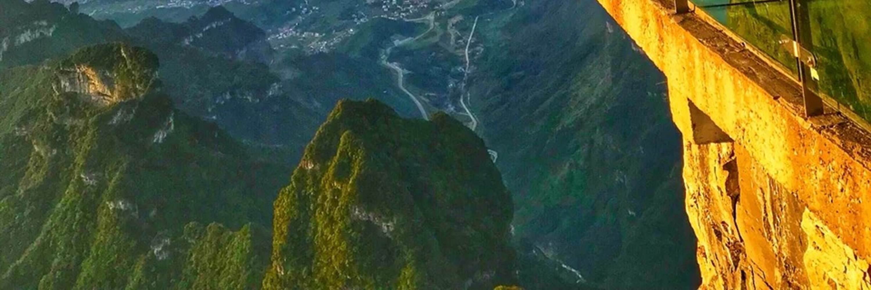 湖南魅力張家界高端純玩3日之旅（天門山洞+百龍天梯+喀斯特地貌+懸崖玻璃棧道+乘纜車看絕美景色+打卡《阿凡達》取景地+暢遊5A精華景點）