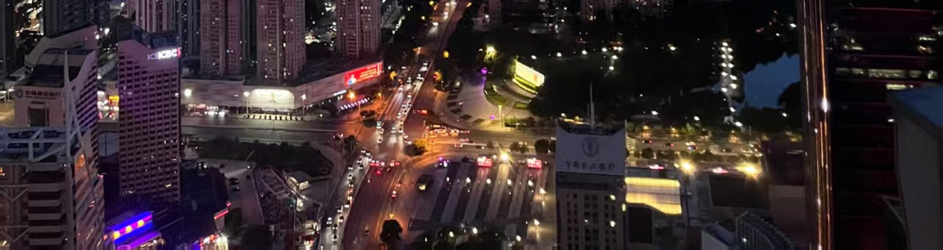 When Shenzhen Diwang Building was completed, it was awarded the title of the tallest building in Asia. It is also the first steel-structured high-rise building in China, bearing the mark of Shenzhen's past glory and rapid development.