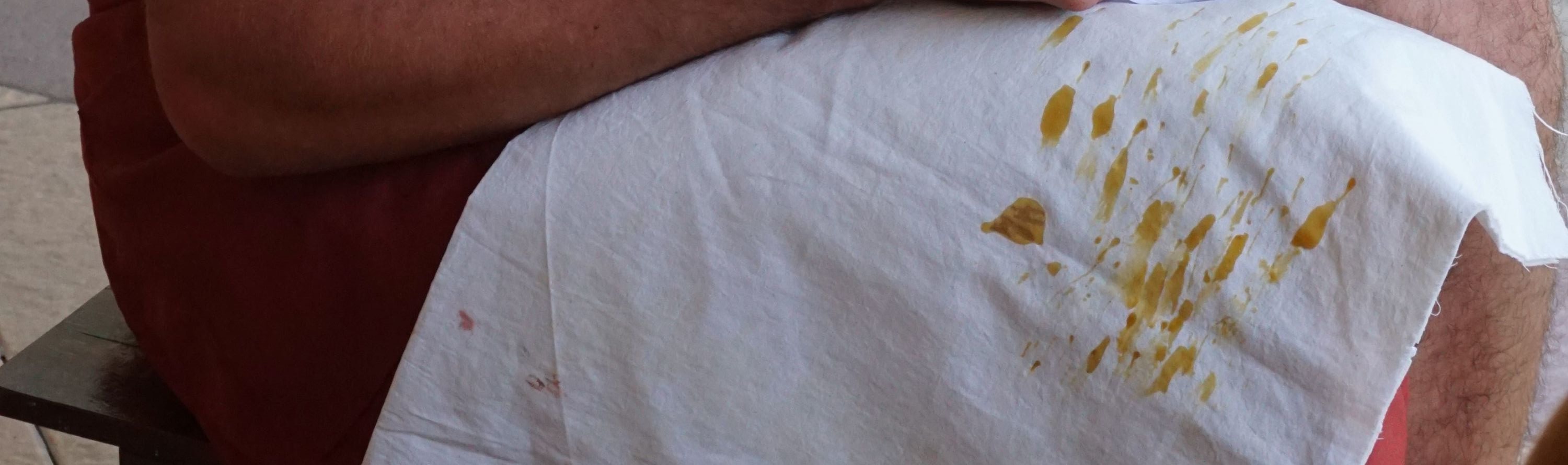 在我們的工作室裡,感受蠟染製作過程的平靜和放鬆氛圍 在我們的工作室裡,感受蠟染製作過程的平靜和放鬆氛圍