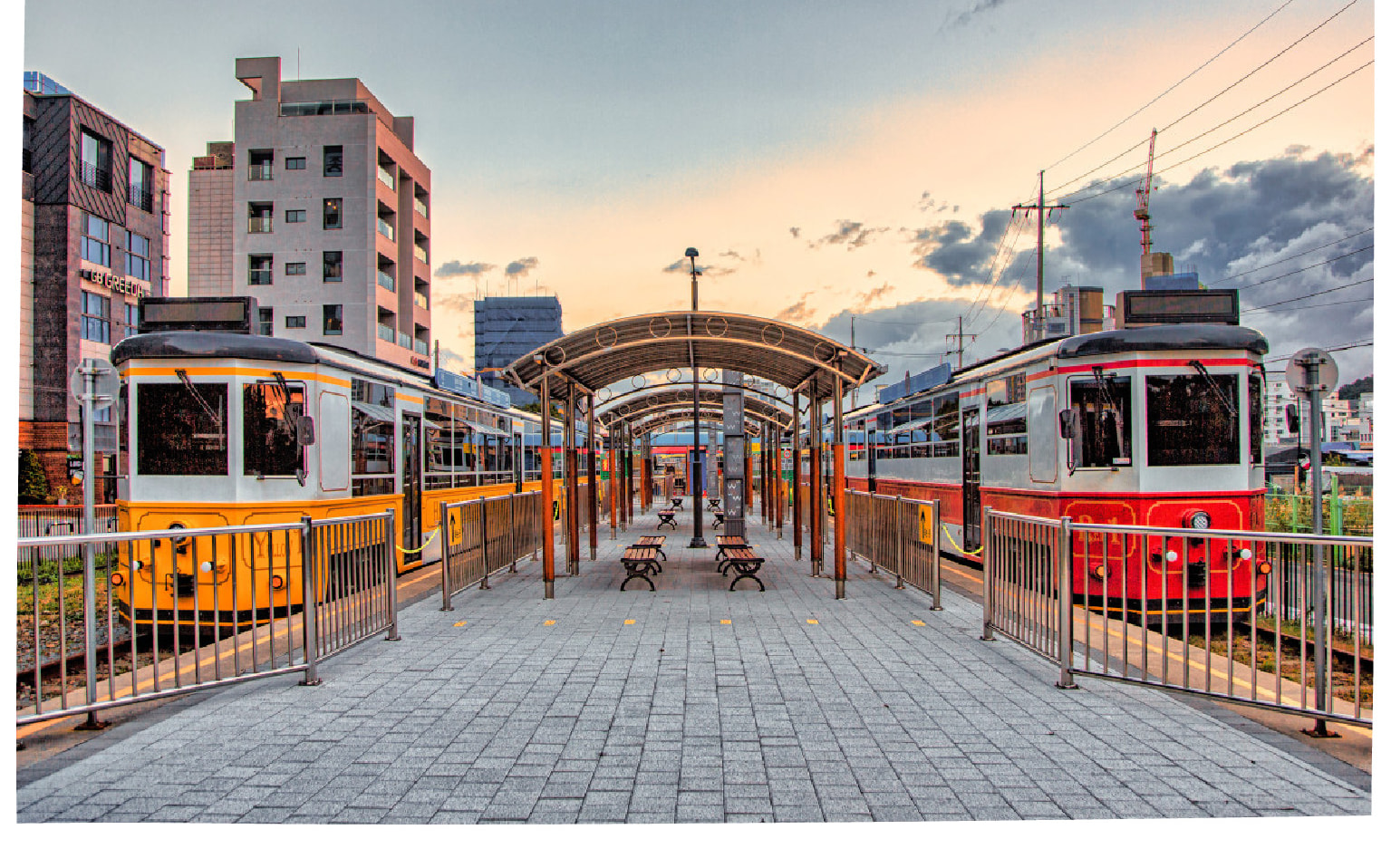 釜山城市觀光一日遊：海雲台海岸(膠囊)列車/ 遊艇體驗 / 甘川洞文化村/ 太宗台等