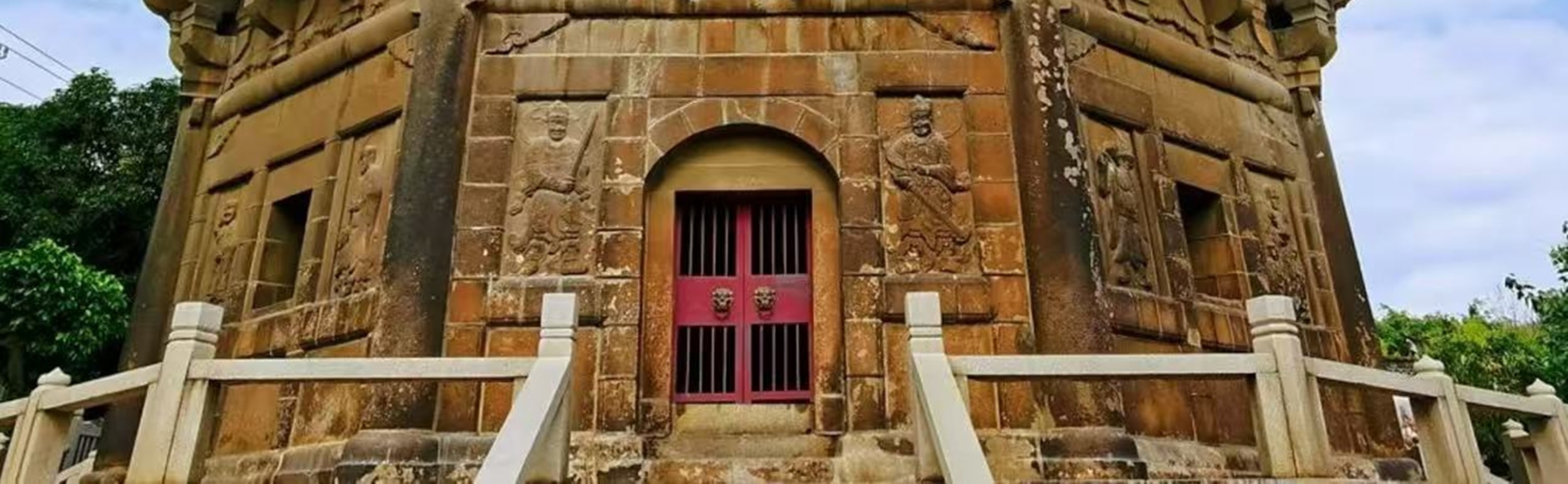 福建泉州蟳埔村&開元寺&洛陽橋1日遊（蟳埔村+開元寺+跨海梁式洛陽橋+《黑神話悟空》取景地+贈送女士簪花項目+探索非遺魅力+廈門往返）