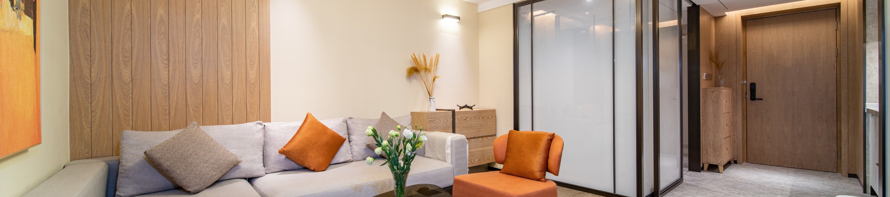 Executive king bed, one bedroom, one living room