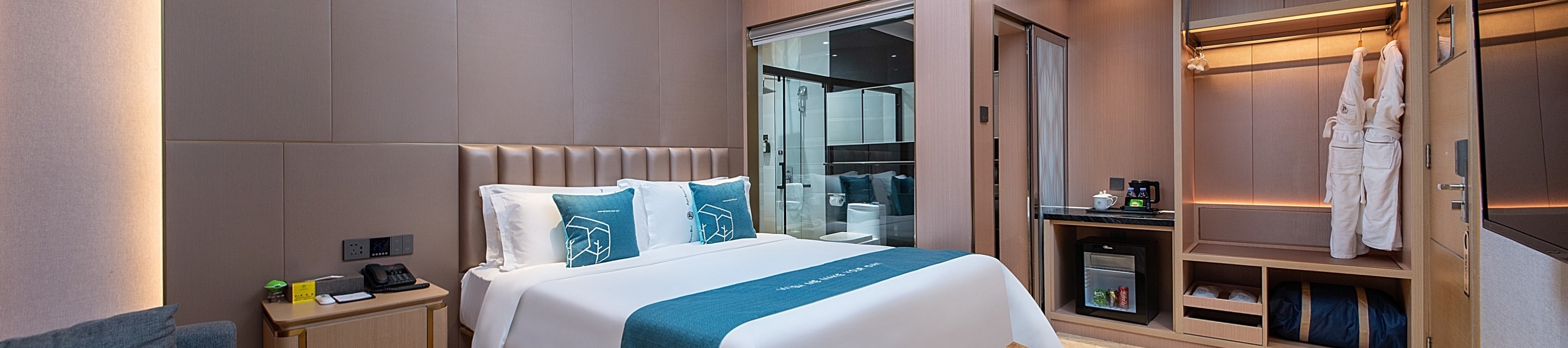 Light Luxury King Room