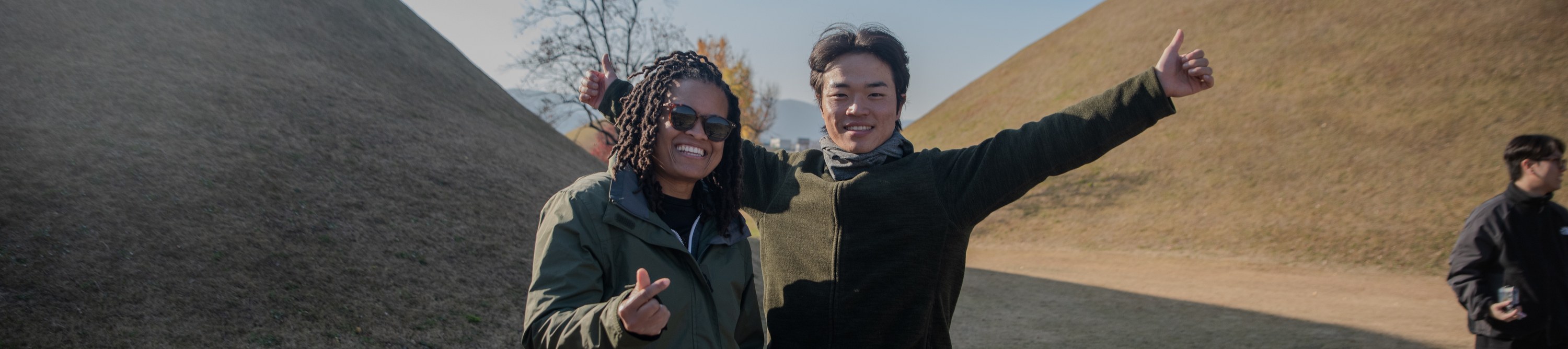 [選項C] 慶州南山徒步 + 良洞民俗村
徒步途中邂逅新羅時代的佛像。