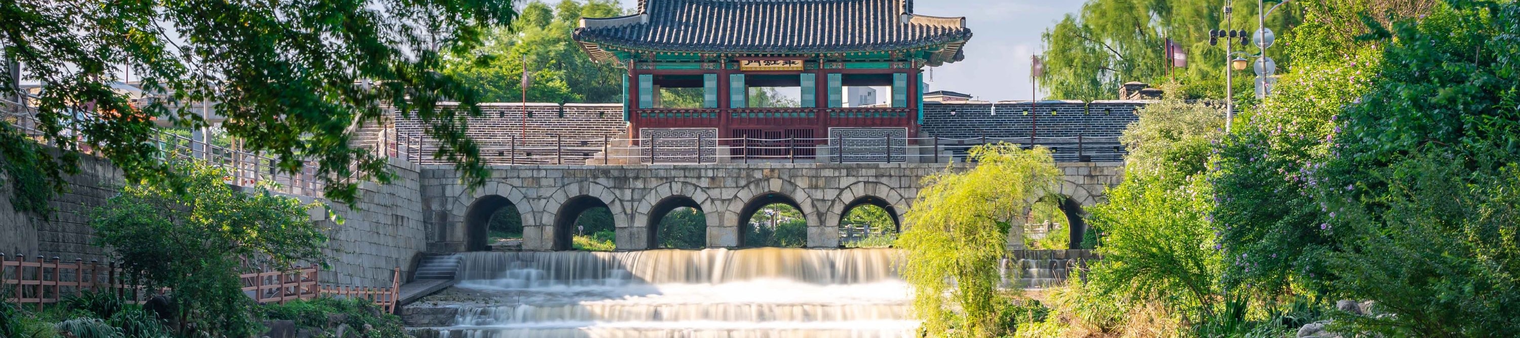 這座堡壘可欣賞到水原和周圍景觀的壯麗全景