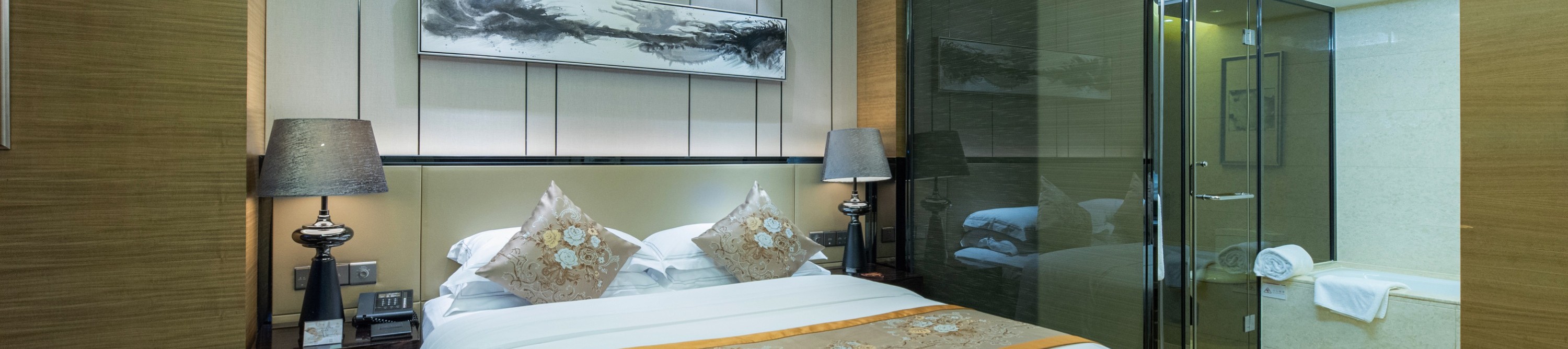 Deluxe king bed room