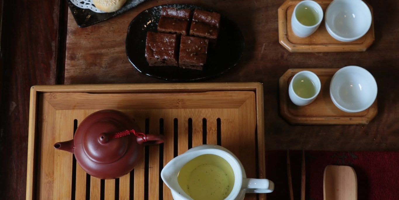 無為草堂人文茶館品茶搭配茶點。（自費）