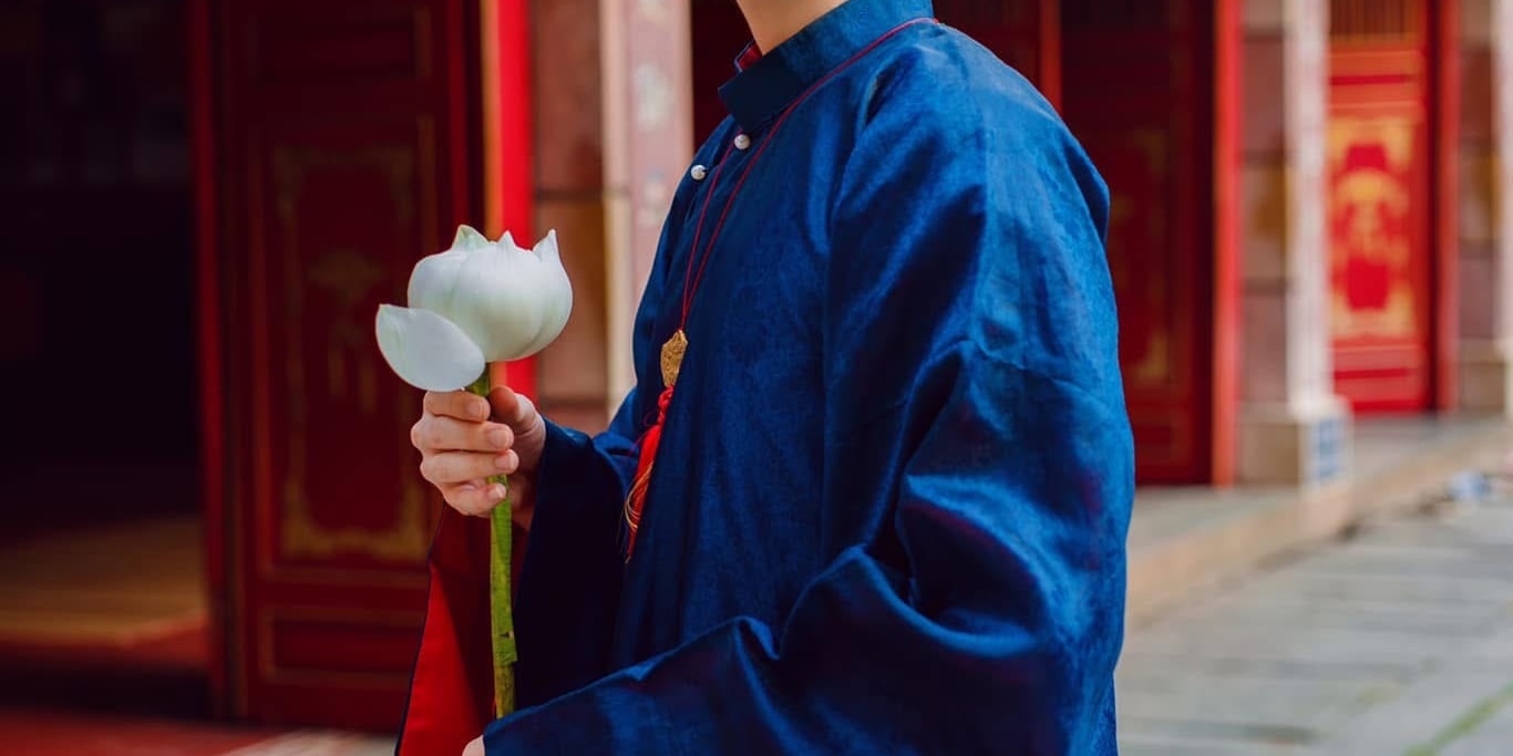 Royal Vietnamese Costume Rental & Professional Photoshoot in Hanoi - Thumbnail 22