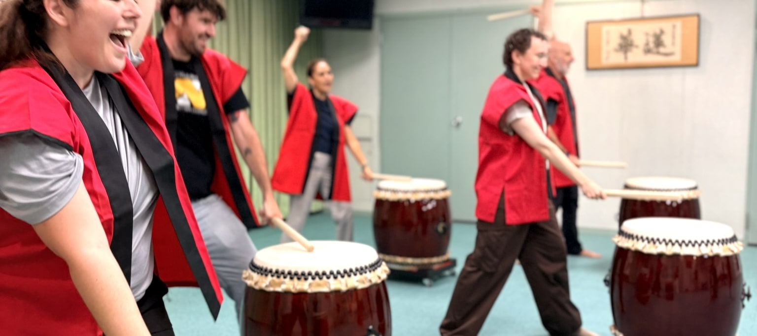 Tokyo: Taiko drumming experience at a temple in Shinjuku (Professional instruction) - Thumbnail 3