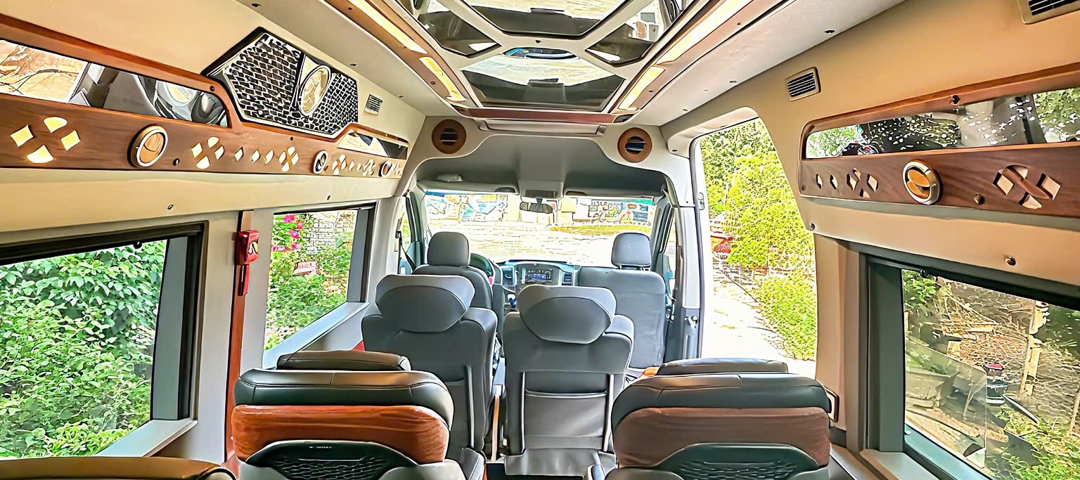 9-Seat Limousine Bus