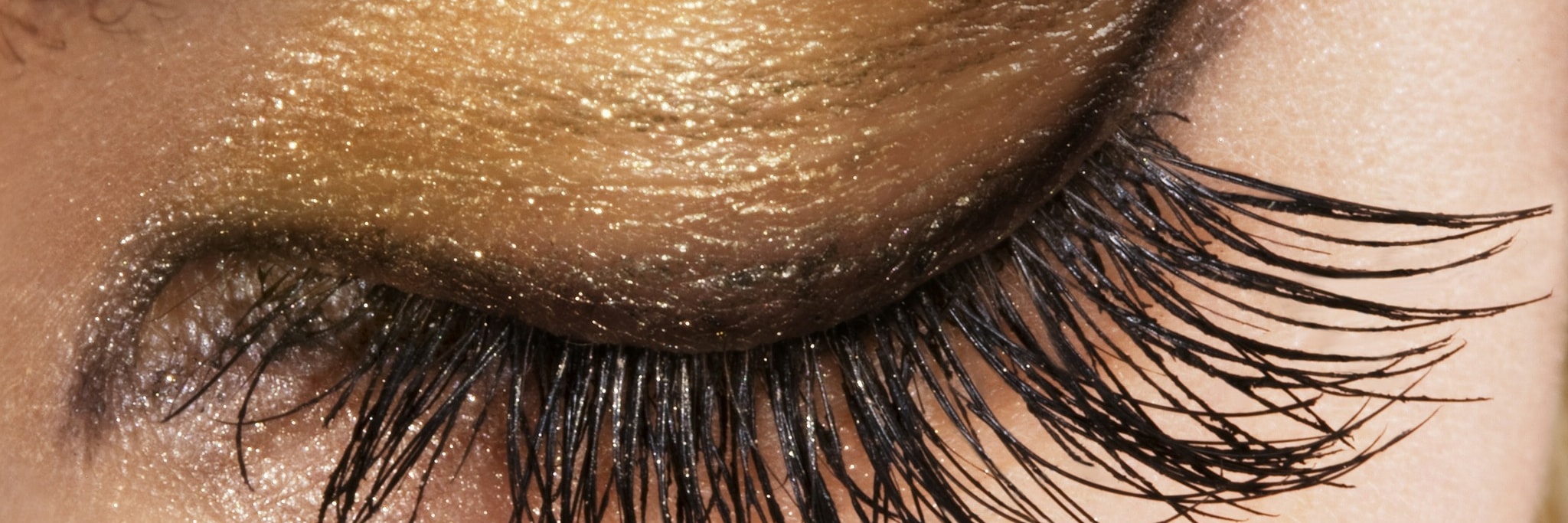 Introducing popular techniques such as LED eyelash extensions, Korean cluster lashes, and Parisian lash perms.
