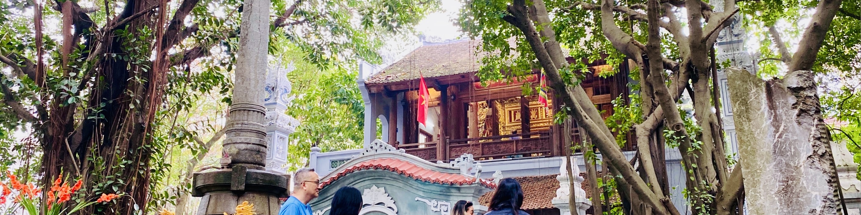 我們將造訪「南香公社屋 (Nam Huong Communal House)」，這是一處隱藏的文化瑰寶，數百年來的傳統與在地故事在此靜靜流傳。