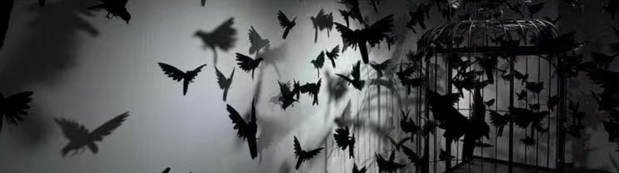 這場展覽早已超越了藝術鑑賞本身，它更像一個溫柔的出口——在快節奏的生活裡，讓我們看見每一種情緒都該被接納，每一份掙扎都值得被理解