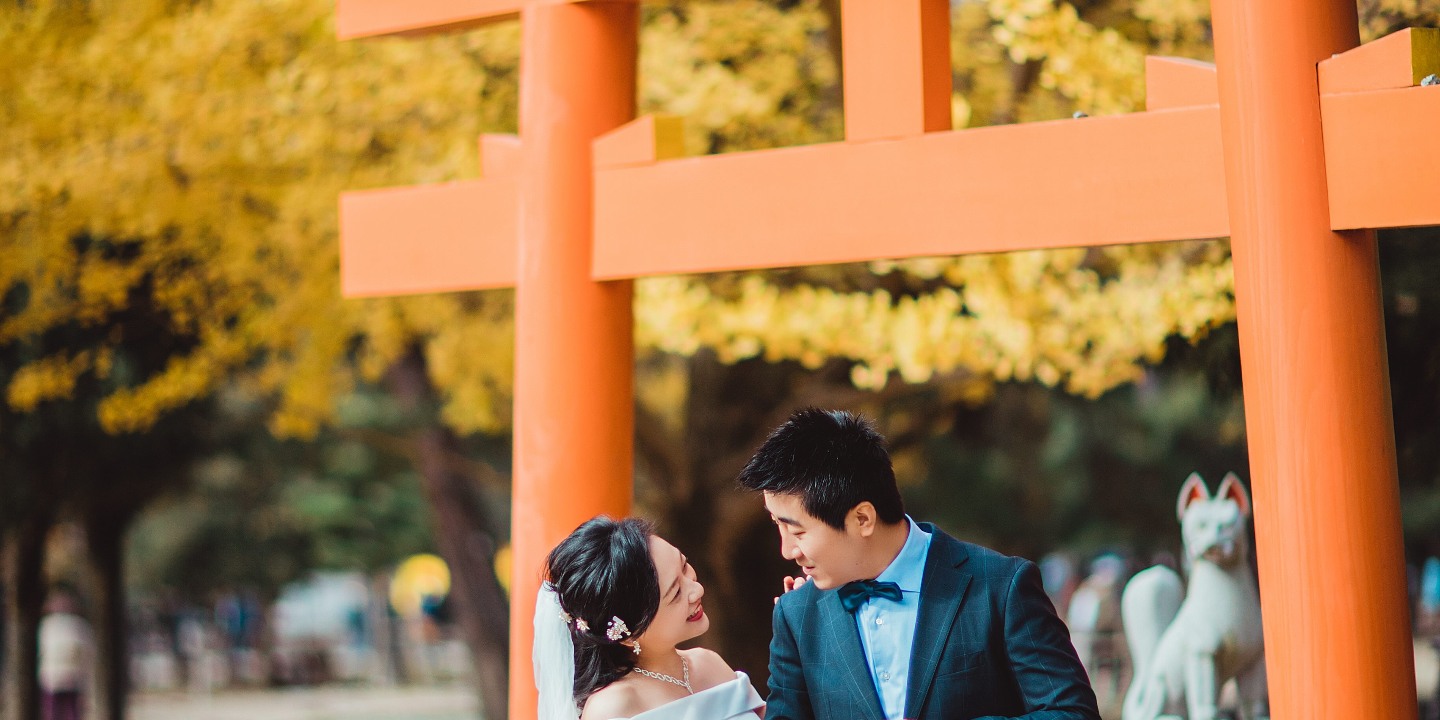 奈良公園 - 廣闊的公園,有自由漫步的鹿群,並可欣賞東大寺的景色,提供有趣且標誌性的畫面。 奈良公園 - 廣闊的公園,有自由漫步的鹿群,並可欣賞東大寺的景色,提供有趣且標誌性的畫面。