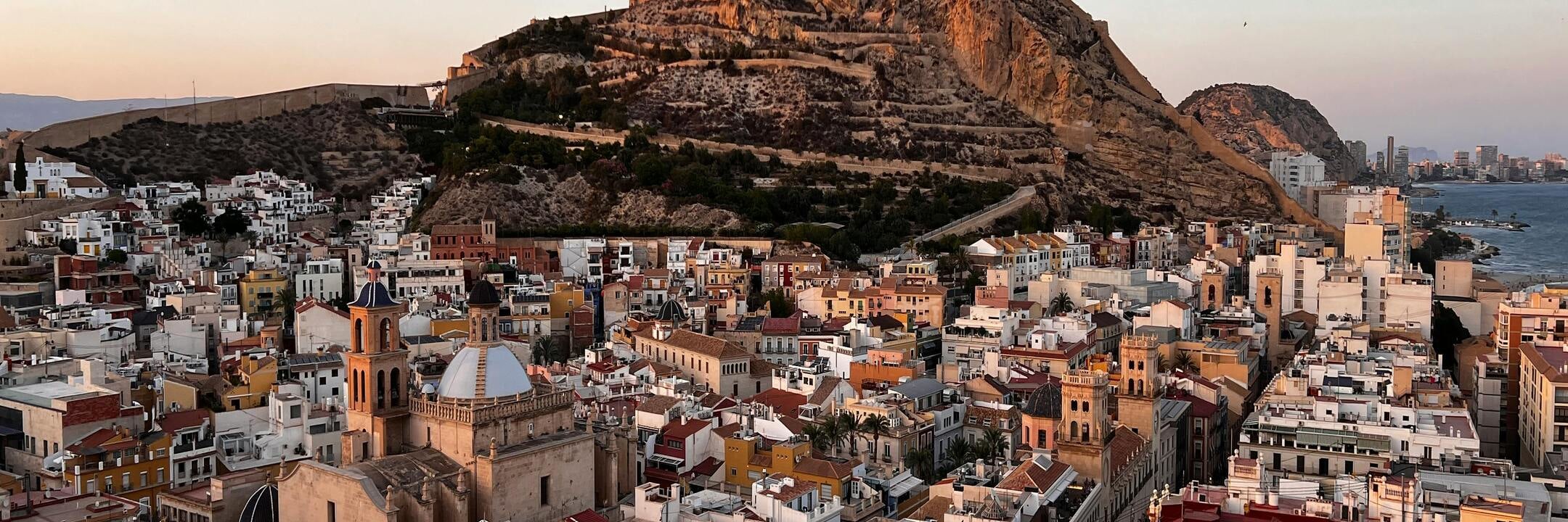 Alicante: Private Guided Tour with Transport