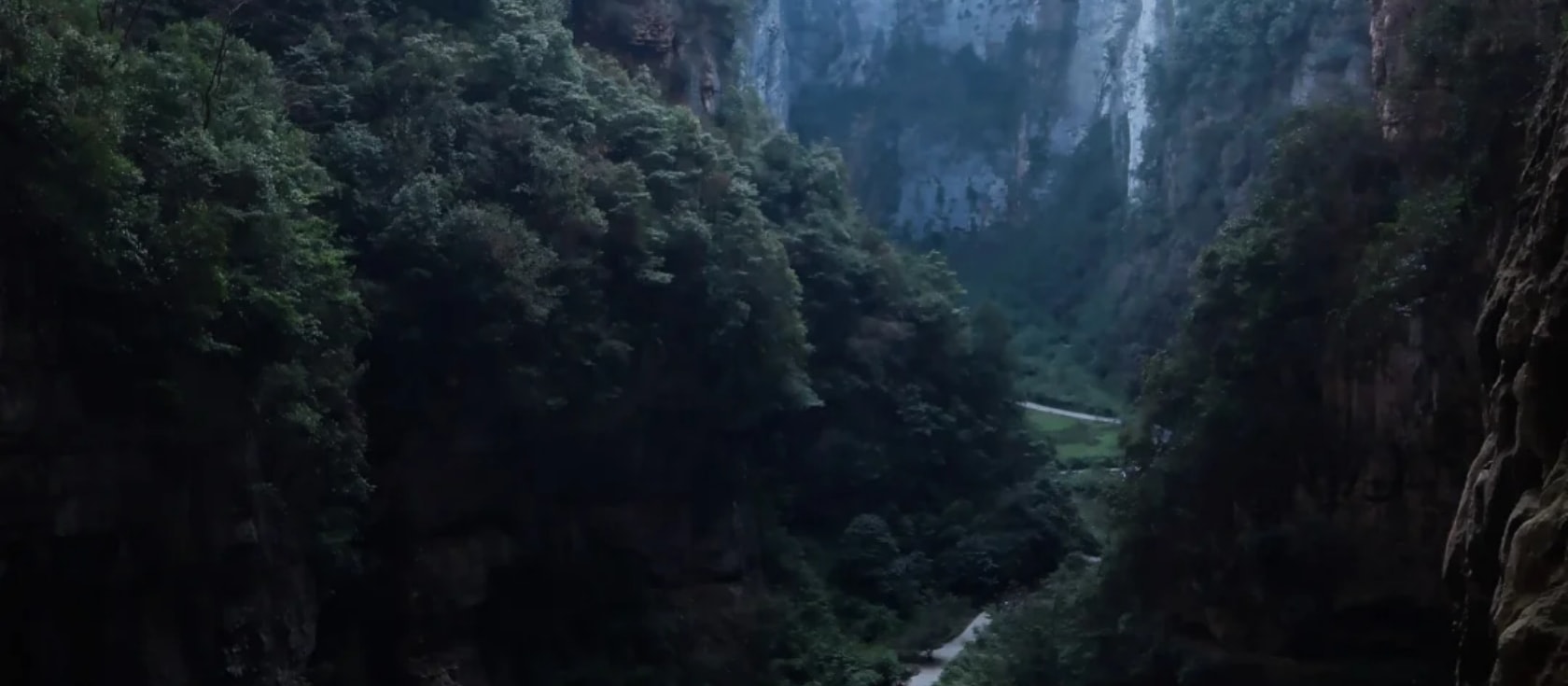 【櫻花季促銷】重慶武隆天生三橋&龍水峽地縫經典一日遊（喀斯特地質奇觀+電影變形金剛同款取景地）