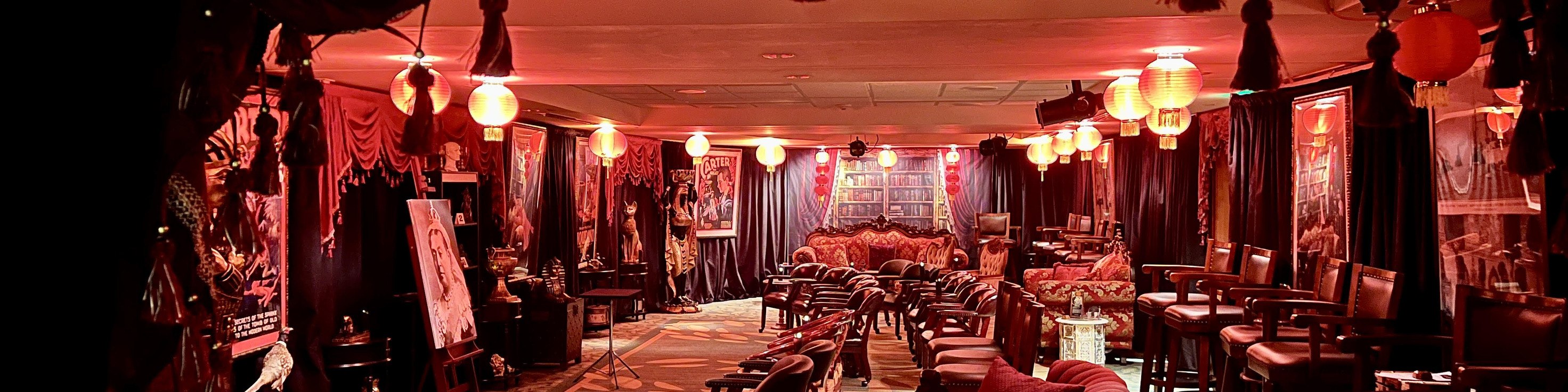 欣賞優雅的維多利亞風格場館,為您帶來一場迷人的現場表演 欣賞優雅的維多利亞風格場館,為您帶來一場迷人的現場表演