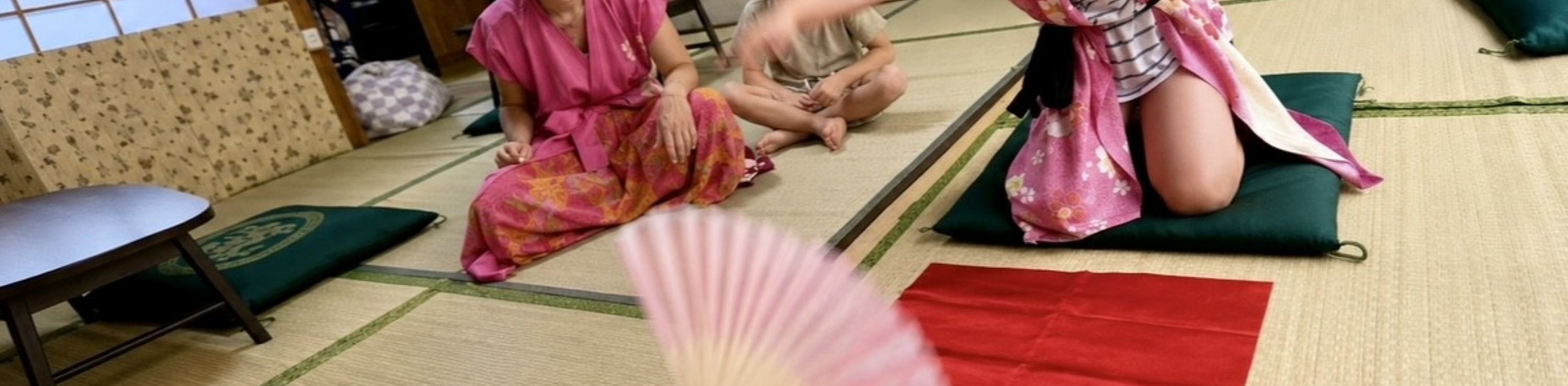  Kyoto : Calligraphy on a Washi hand Fan & Origami Fun - Thumbnail 17