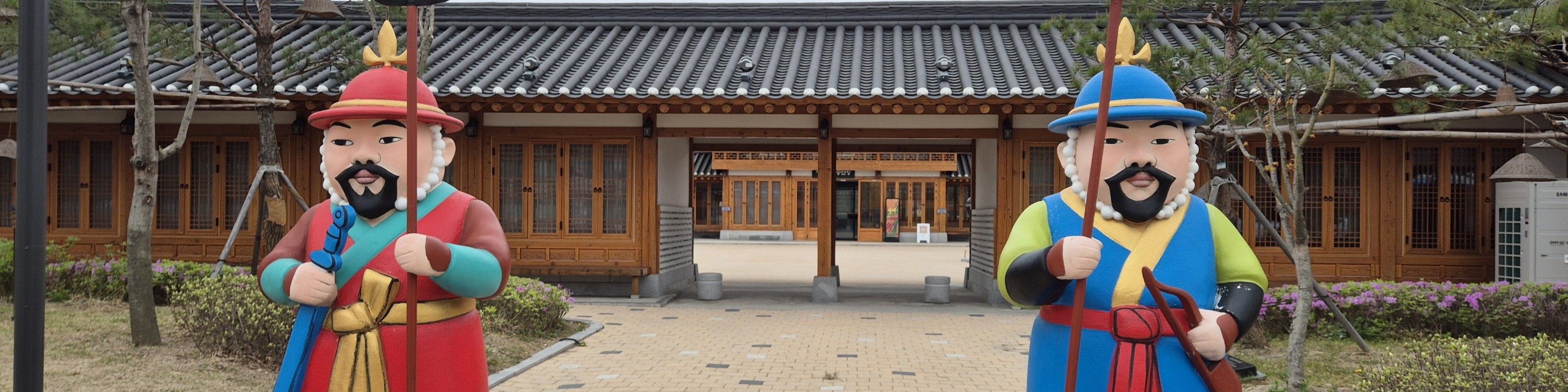 Suwon Hwaseong fortress and Starfield library tour 