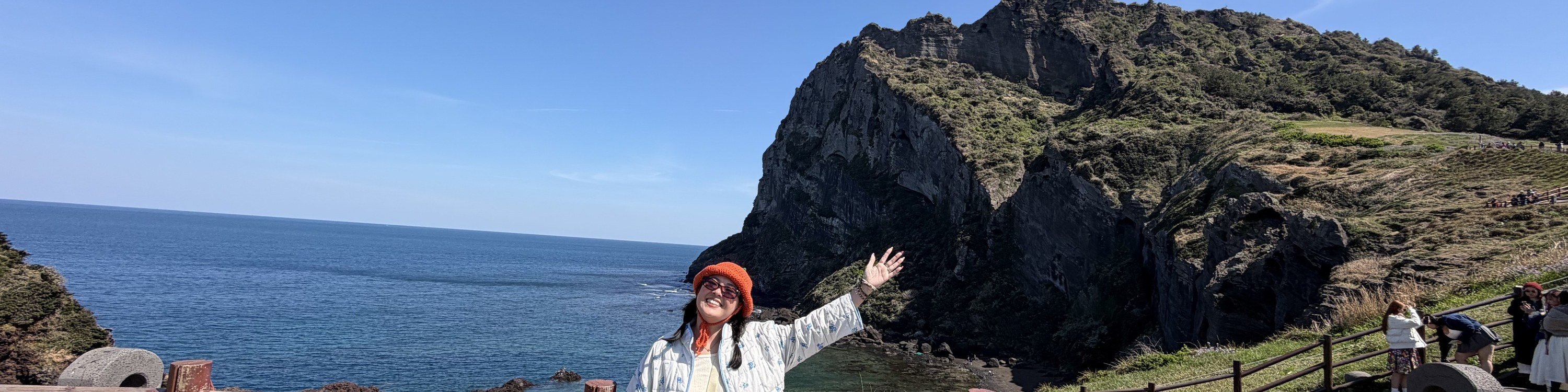 A 方案 - 城山日出峰:在城山日出峰體驗令人驚嘆的日出和壯麗海景,這裡是聯合國教科文組織世界自然遺產,也是濟州島的標誌性火山噴火口。 A 方案 - 城山日出峰:在城山日出峰體驗令人驚嘆的日出和壯麗海景,這裡是聯合國教科文組織世界自然遺產,也是濟州島的標誌性火山噴火口。