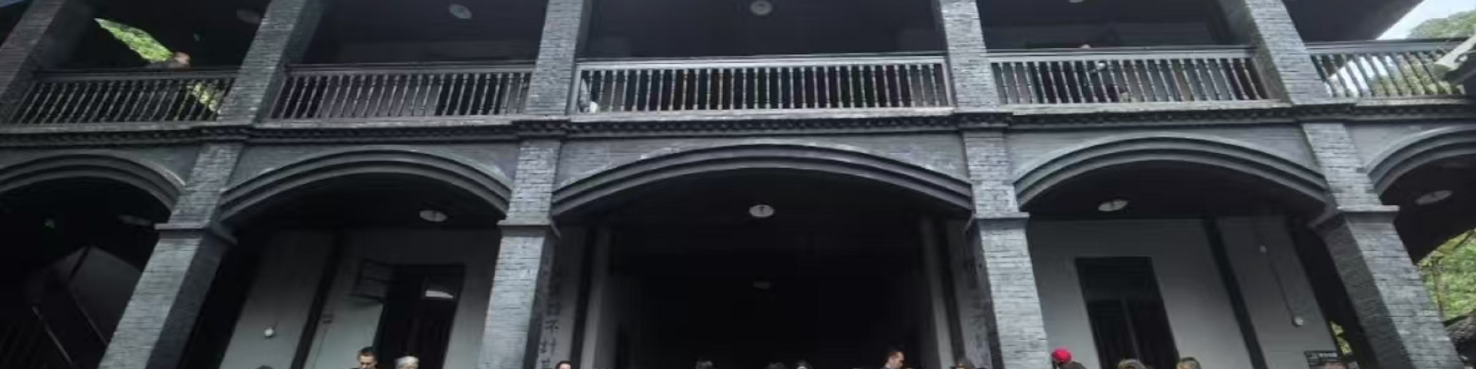 重慶魔幻山城暢玩五日遊（2~8人精品小團+天生三橋+仙女山公園+《印象武隆》演出+烏江畫廊遊船++磁器口川劇變臉+江景火鍋+統景溫泉）