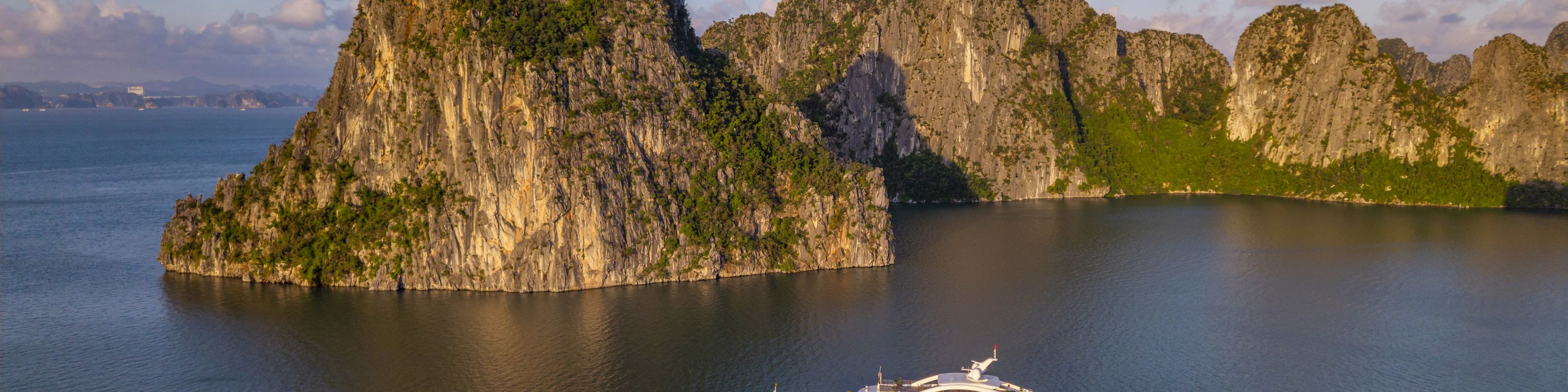 Leona Day Cruise: Ha Long Bay, Sung Sot Cave, Ti Top Island 