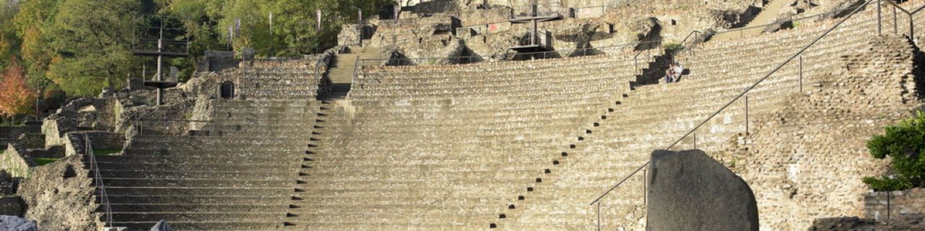 古羅馬地標(里昂),如今是舉辦重大文化活動的場所,同時保留著其擁有2000年曆史的石制建築 古羅馬地標(里昂),如今是舉辦重大文化活動的場所,同時保留著其擁有2000年曆史的石制建築
