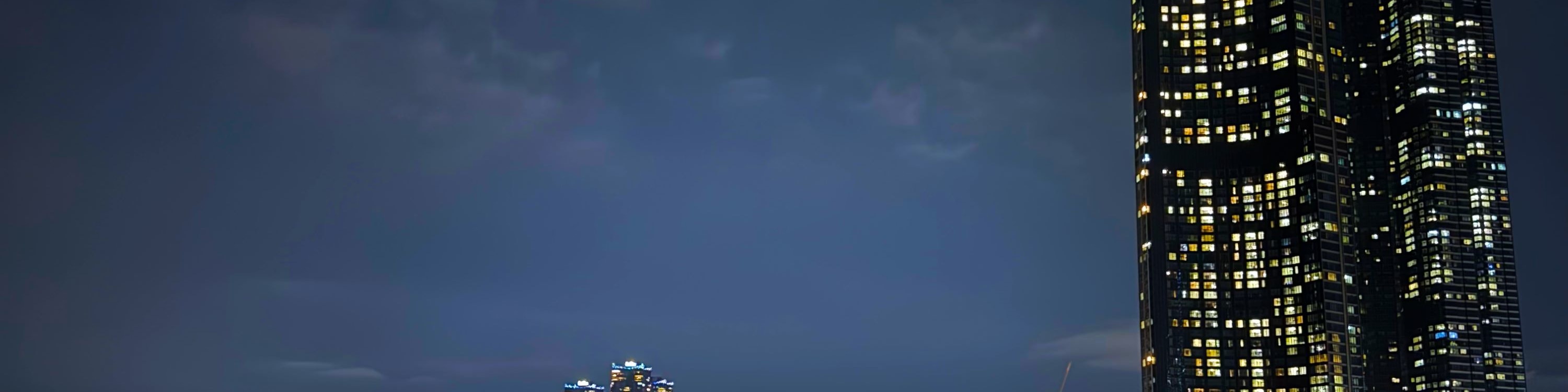 Don’t miss the night view.
Daylight shines, but the night sparkles.