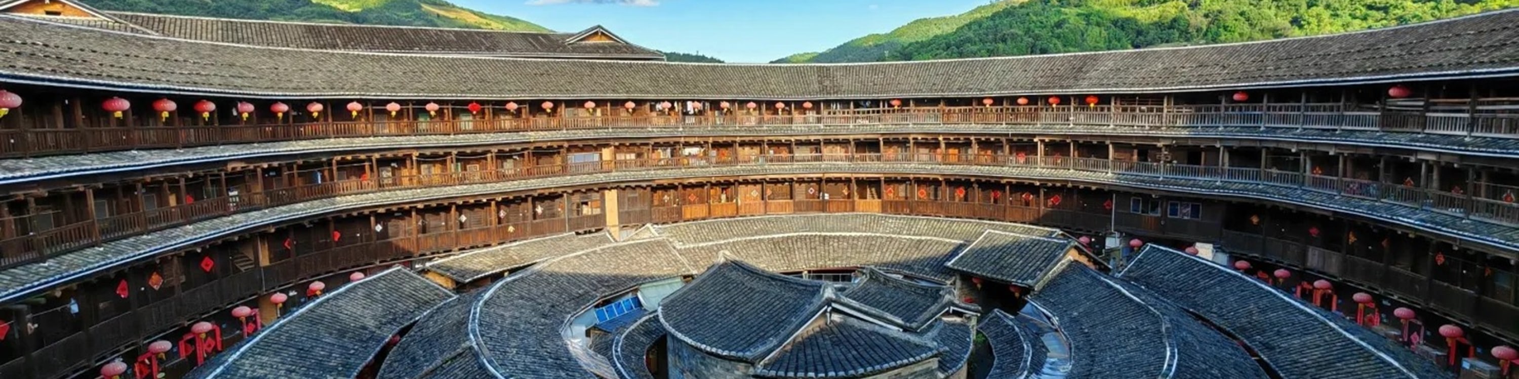 福建漳州雲水謠古鎮&永定土樓1日遊（電影《大魚海棠》取景地+雲水謠古鎮+永定土樓群+贈送土樓之光登樓體驗+特色客家餐食+廈門往返）