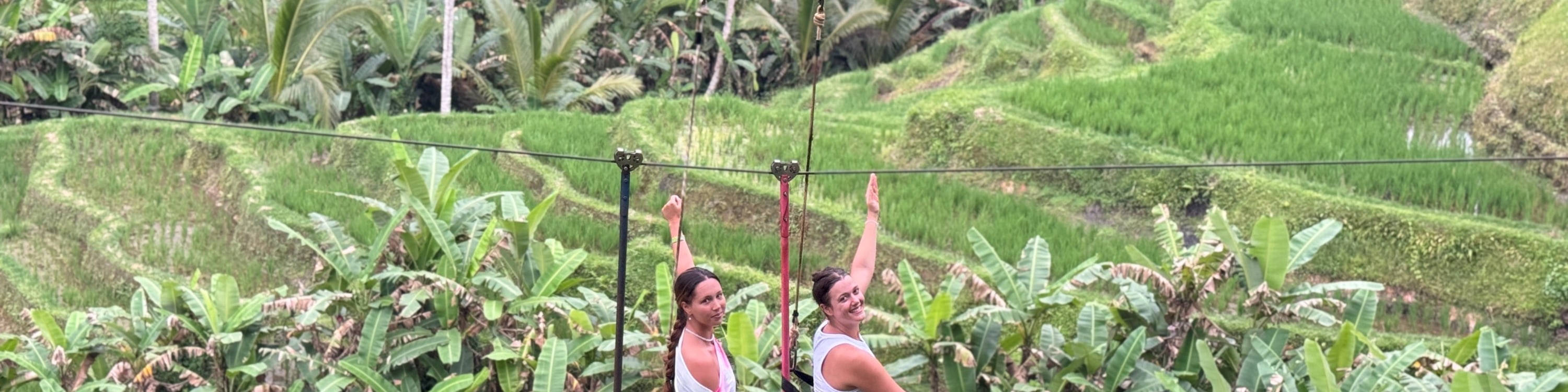與您的伴侶、朋友或孩子一起騎著雙人空中自行車,感受在空中騎行的刺激 與您的伴侶、朋友或孩子一起騎著雙人空中自行車,感受在空中騎行的刺激