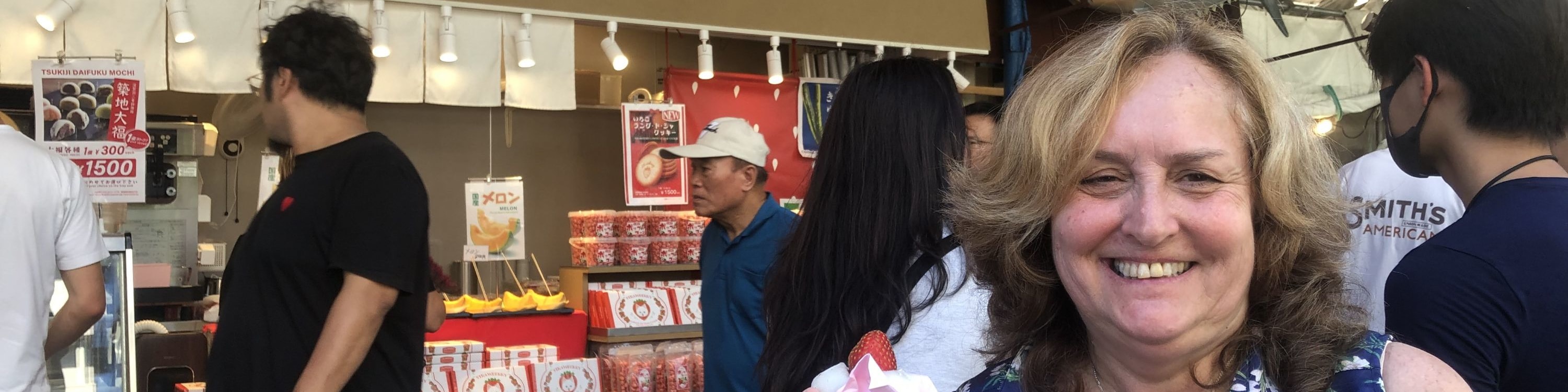 築地市場不僅僅是一個魚市，更是美食愛好者的天堂，從新鮮海產、日本食材到美味街頭小吃和傳統甜點，應有盡有。
